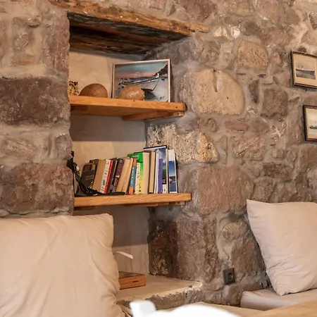 Daire Capetan Nikolas-boat House Klima (Milos)