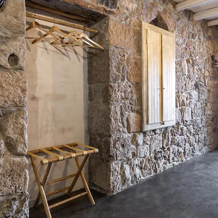 Capetan Nikolas-boat House Klima (Milos)