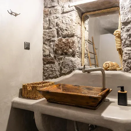 Daire Capetan Nikolas-boat House Klima (Milos)