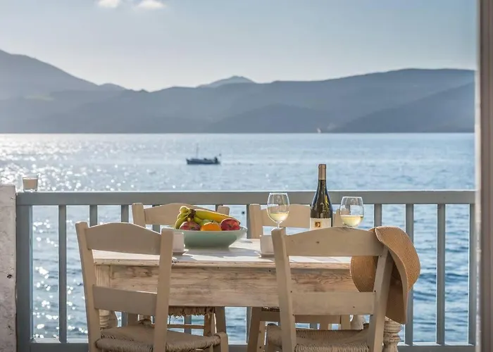 Capetan Nikolas-boat House