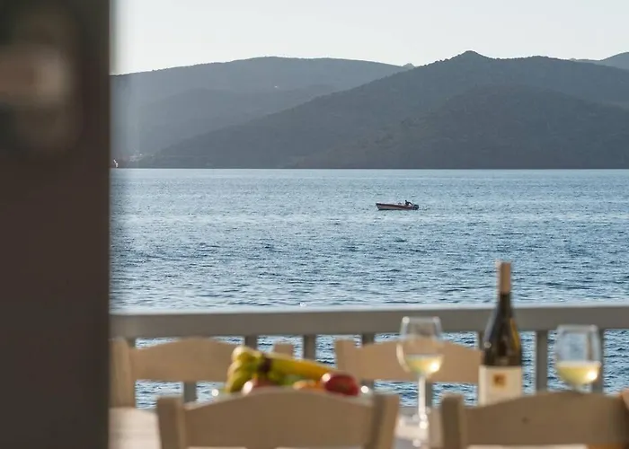 Capetan Nikolas-boat House Klima (Milos)